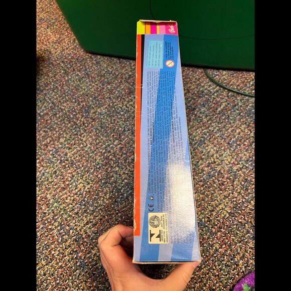 2003 MATTEL BARBIE as SUPERGIRL - Picture 6 of 10